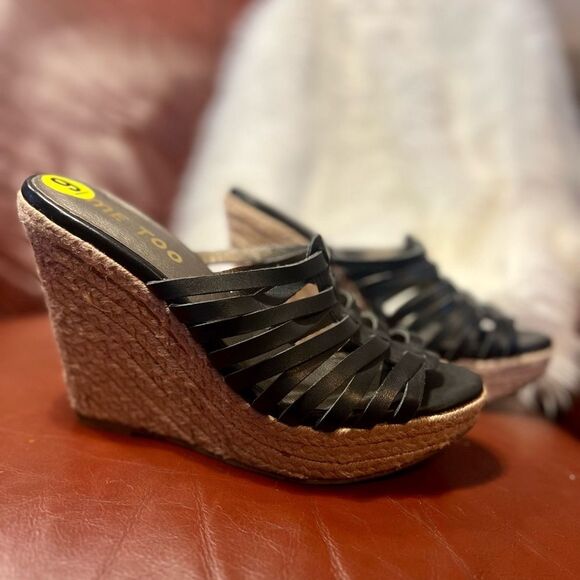 ME TOO Black Hutch Strappy Wedge Sandals - Picture 2 of 7